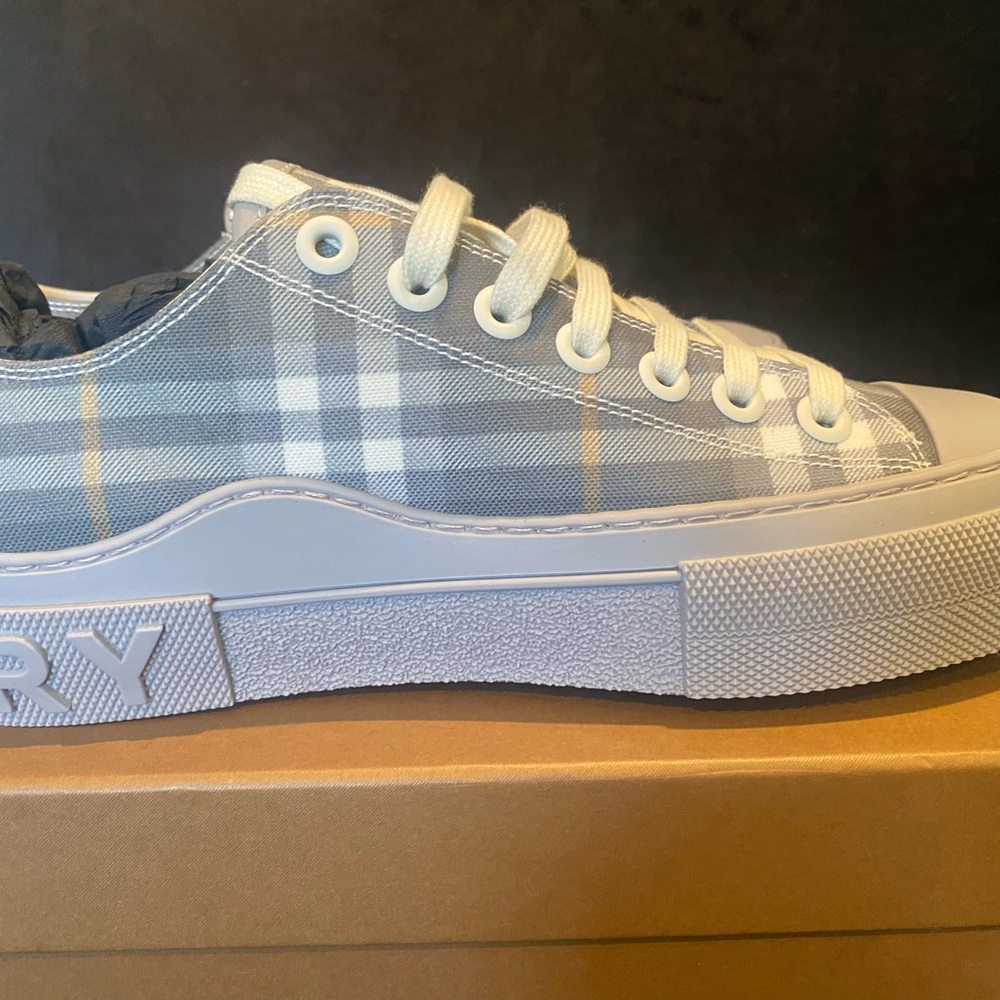 Burberry - Picture 5 of 7